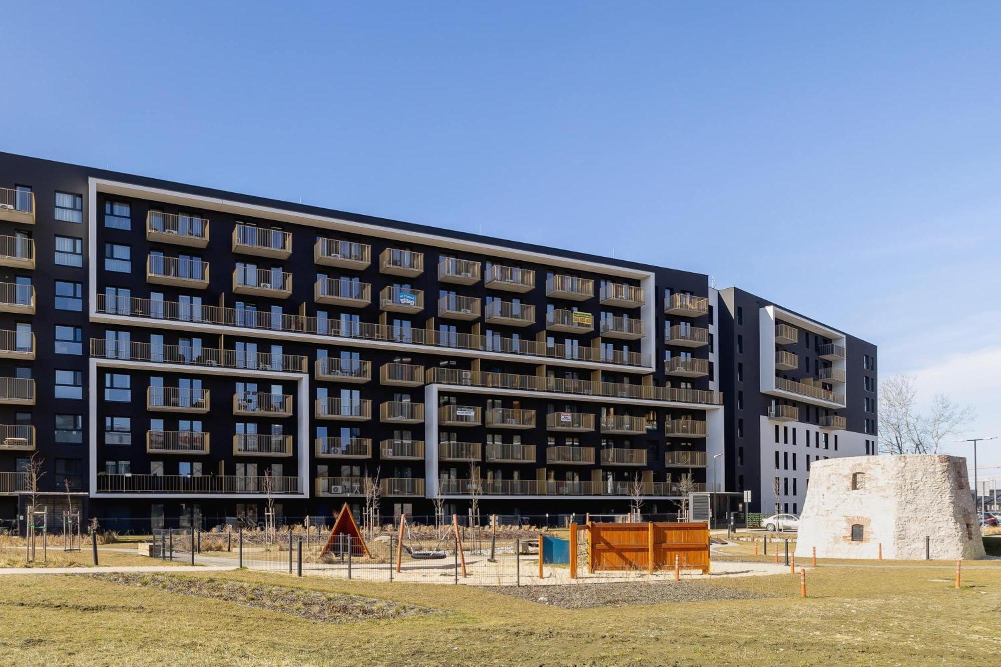 Apartment Jasny Z Umeblowanym Balkonem W Krakowie Blisko Stawu By Renters Krakau