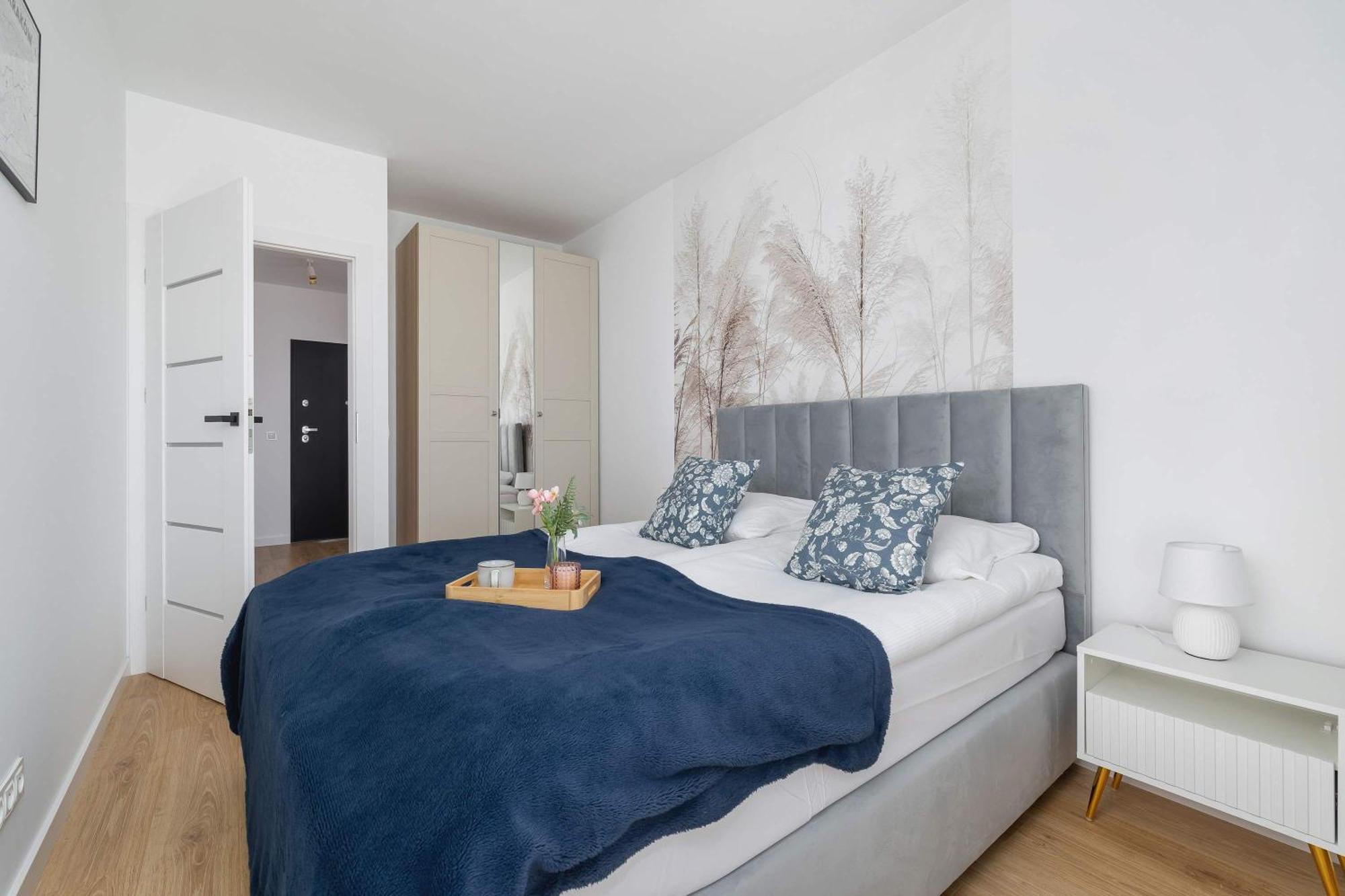 Jasny Z Umeblowanym Balkonem W Krakowie Blisko Stawu By Renters *