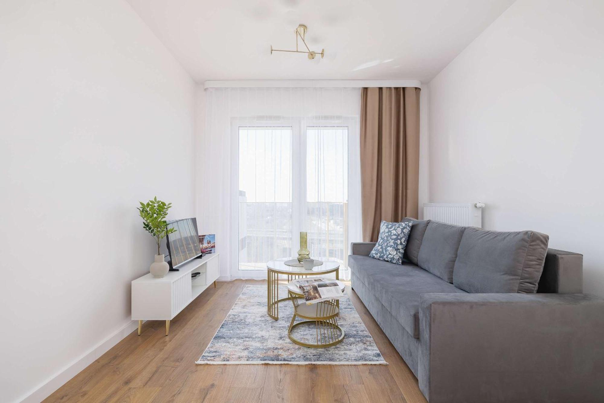 Jasny Z Umeblowanym Balkonem W Krakowie Blisko Stawu By Renters * Krakau
