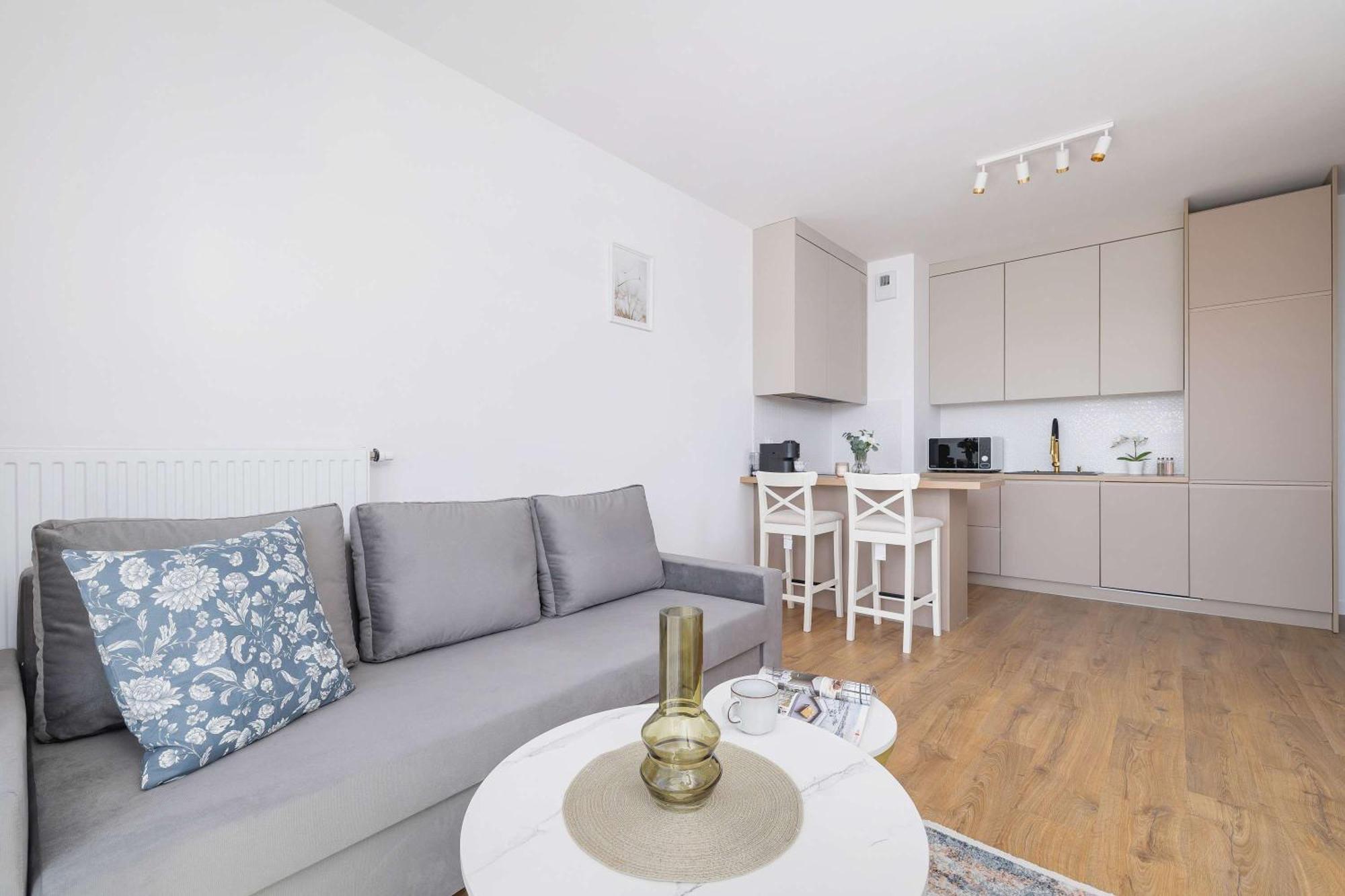 Jasny Z Umeblowanym Balkonem W Krakowie Blisko Stawu By Renters