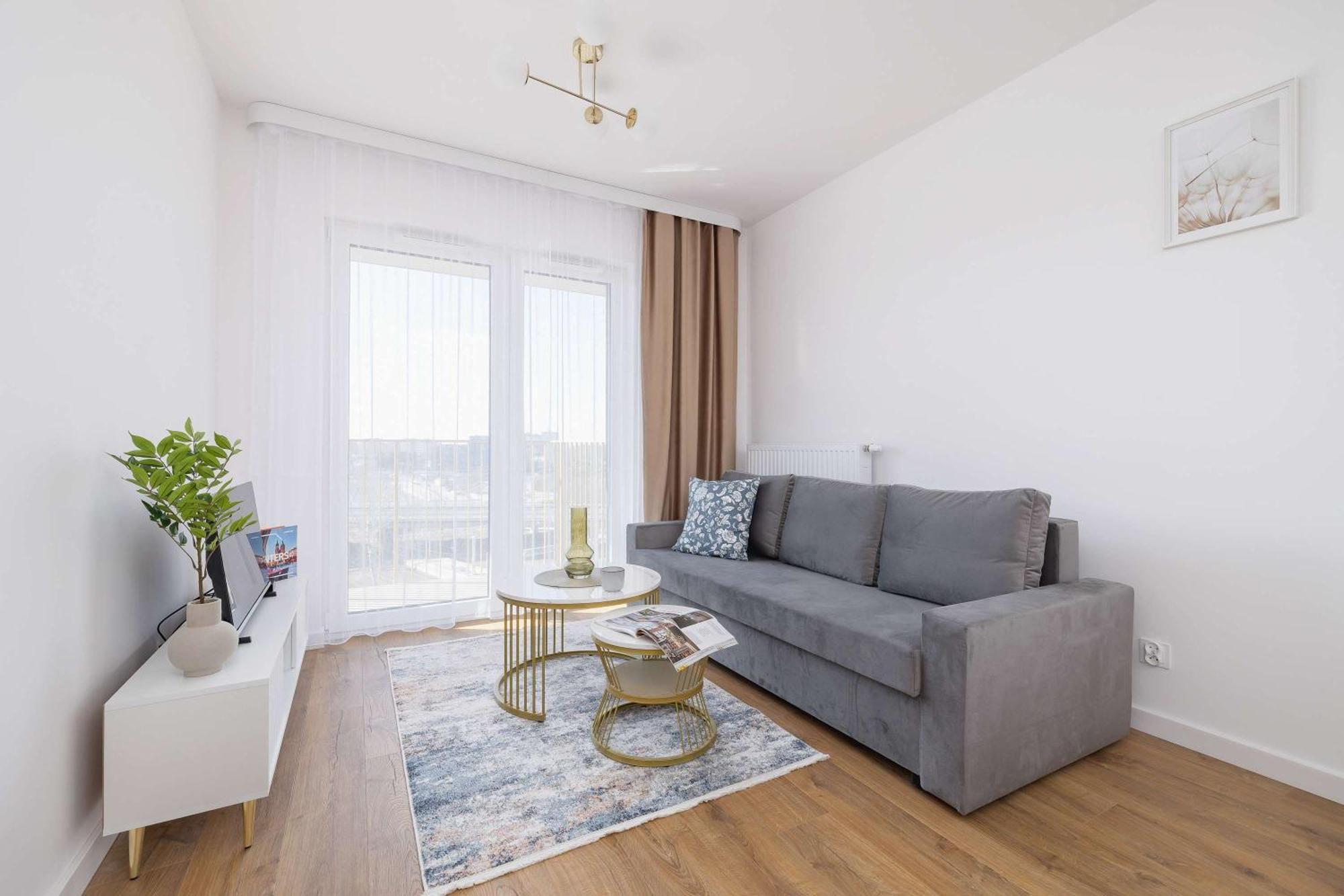 Apartment Jasny Z Umeblowanym Balkonem W Krakowie Blisko Stawu By Renters